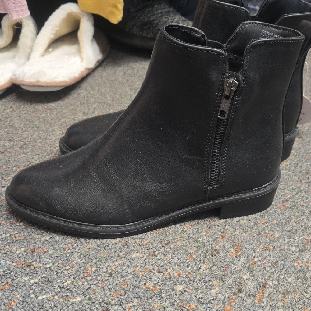 Universal Thread Black Ankle Boots NWOT